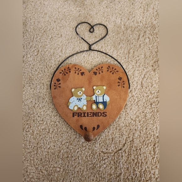 Vintage Wall Hanging Hook Bears Friends Wooden Heart - Picture 1 of 5